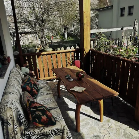 Lola Guest house *