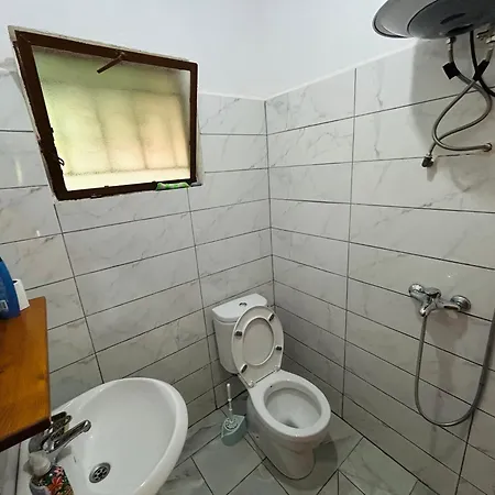 Lola Guest house *