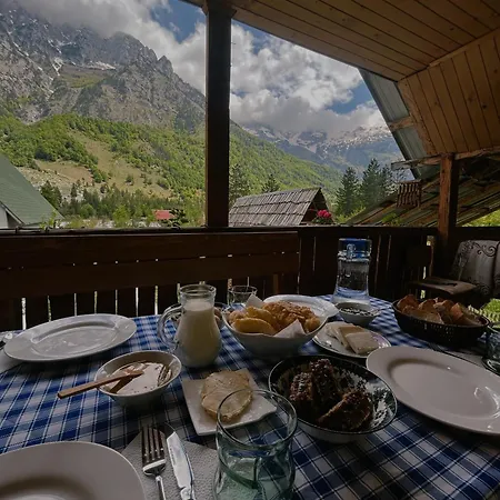 Konukevi Lola Valbone