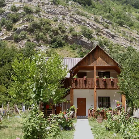 Konukevi Lola Valbone